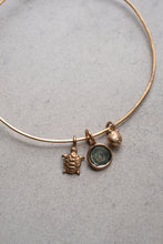 Load image into Gallery viewer, Pesci Che Volano- Custom Cuff Necklace