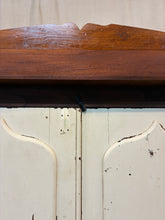 Load image into Gallery viewer, Cabinet with Corbels