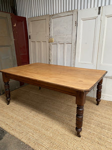 Humble and Beautiful Turned Leg Dining Table