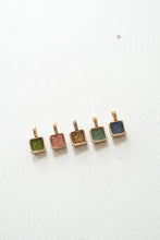 Load image into Gallery viewer, Pesci Che Volano- Mini Quadra Charm