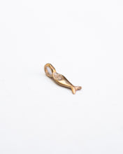 Load image into Gallery viewer, Pesci Che Volano- Pesce Charm
