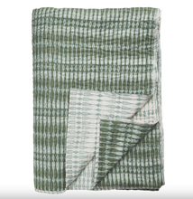 Load image into Gallery viewer, Templar Quilt
