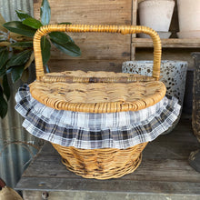 Load image into Gallery viewer, Pre-loved Picnic Basket