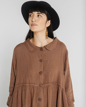 Load image into Gallery viewer, Montaigne Linen Coat with Peter Pan Collar