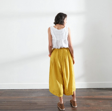 Load image into Gallery viewer, Montaigne Linen Culottes